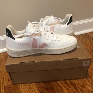 veja v10 white petale black